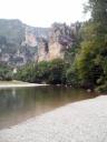 řeka Tarn v pozadí skalní věž Gullich, Gorges du Tarn, Lozére